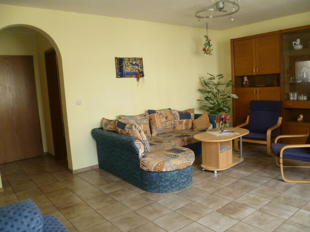 Pension-Elfi Maring-Noviand Quarto foto