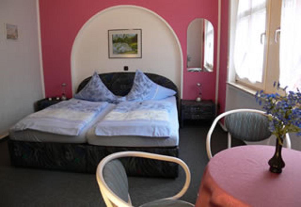 Pension-Elfi Maring-Noviand Quarto foto